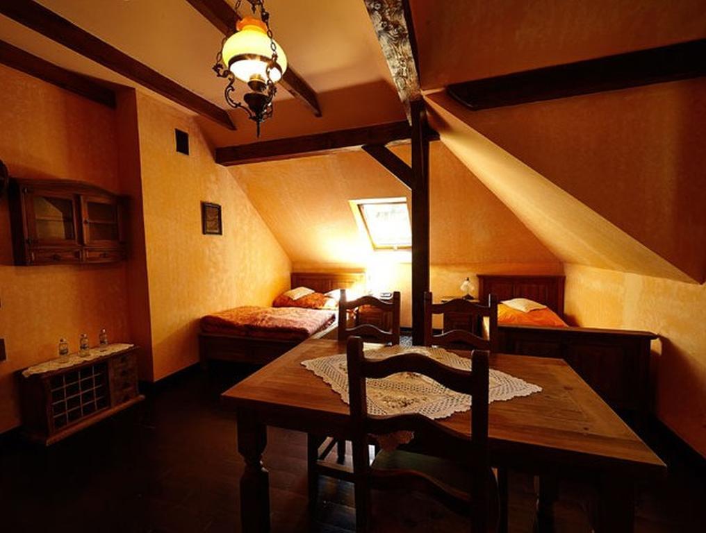 Stylowy Zajazd Pod Czarnym Kogutem Czarna  Room photo