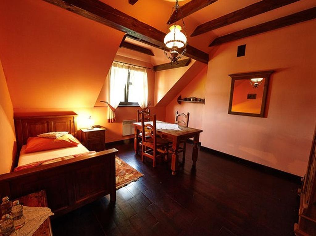 Stylowy Zajazd Pod Czarnym Kogutem Czarna  Room photo